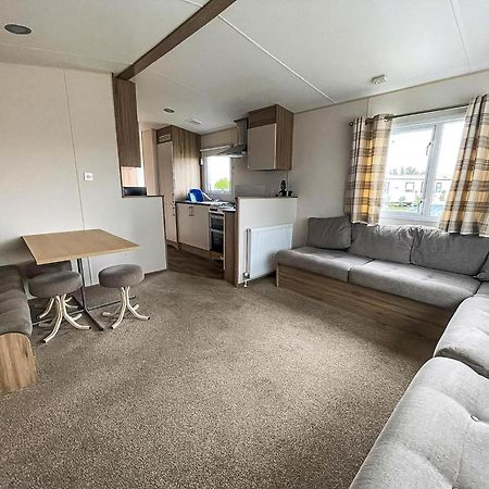Superb 6 Berth Caravan At St Osyth Beach, Near Clacton-On-Sea Ref 28008Mc Buitenkant foto