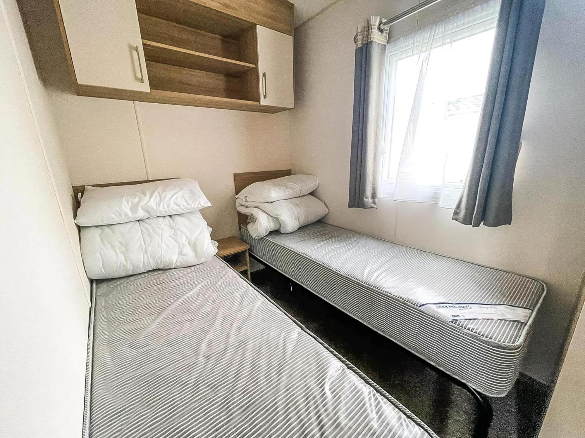 Superb 6 Berth Caravan At St Osyth Beach, Near Clacton-On-Sea Ref 28008Mc Buitenkant foto